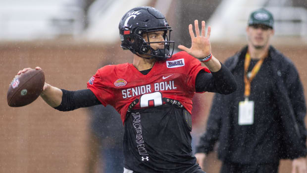 Feb 2, 2022; Mobile, AL, USA; National squad quarterback Desmond Ridder of Cincinnati (9) throws a pass during National team practice for the 2022 Senior Bowl at Hancock Whitney Stadium.